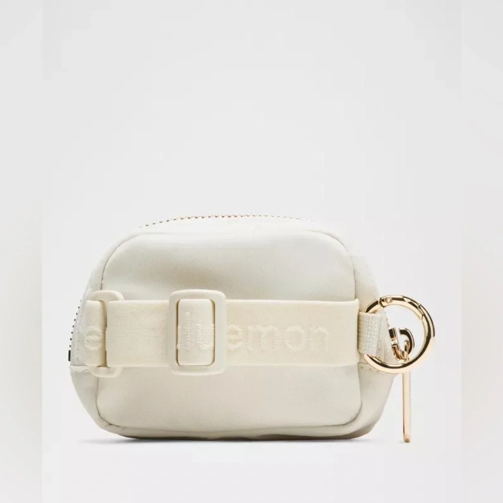178 🆕✨ Lululemon Everywhere Belt Bag Nano - Bone Gold